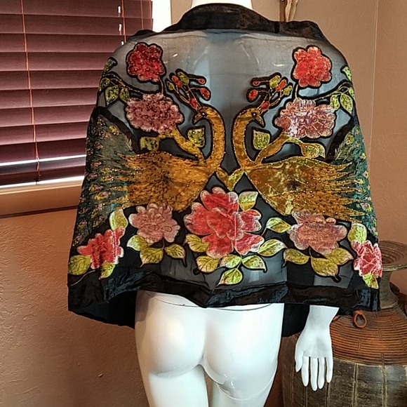 Handmade and handembroided shwal - Picture 8 of 8